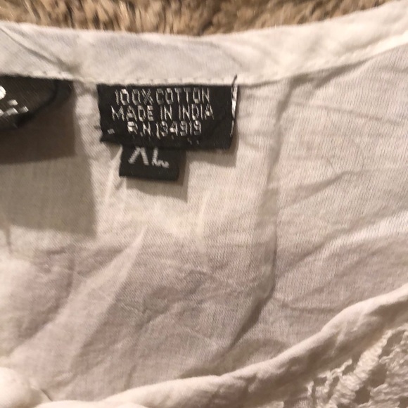 Lace top - Picture 3 of 3